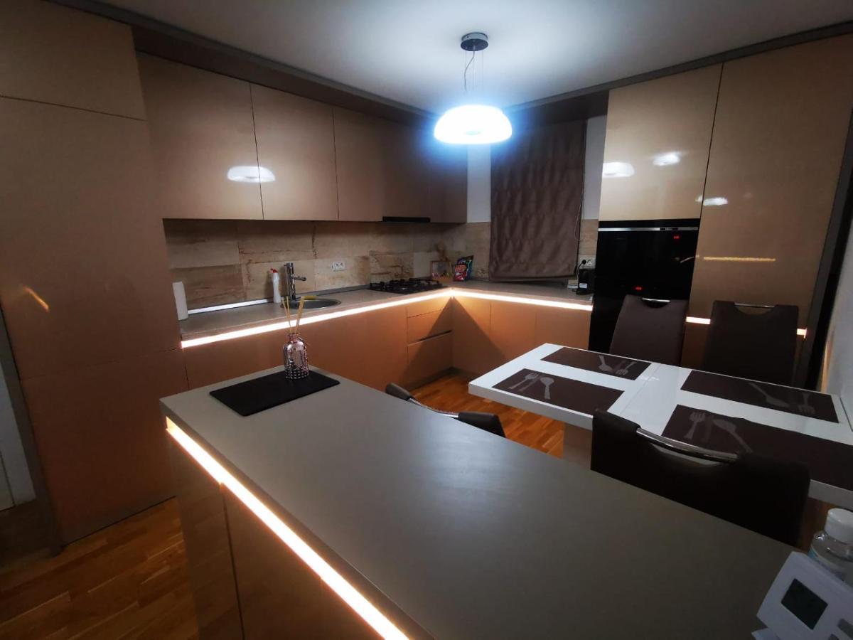 Luxury Apartment. 10 Minutes Taxi Ride To Center Timisoara Exterior photo